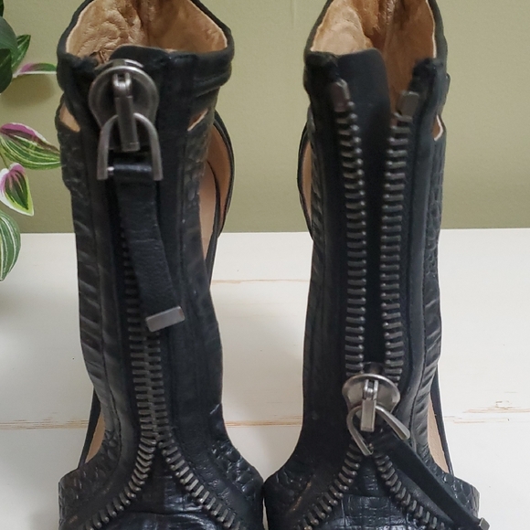 L.A.M.B. | Daisy Black Croc Embossed Ankle-Strap Stiletto Heels Sz 7 1/2M - Picture 5 of 13